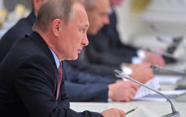 Путин поручил правительству пересмотреть долги российских регионов