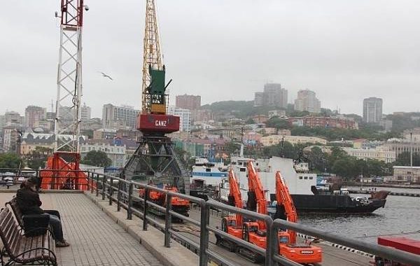 Путин поручил рассмотреть создание финцентра в Свободном порту Владивосток