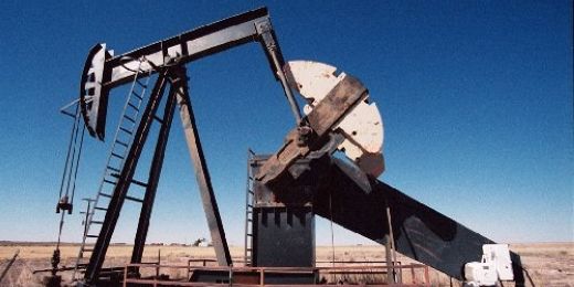 Баррель нефти Brent пока держится выше отметки в 56 долларов
